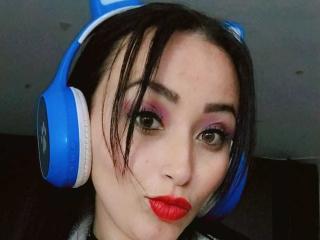 LucyHeartfel live cam model at XLoveCam