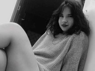 AphrilMercyy Webcam Porno Live - Photo 4/21