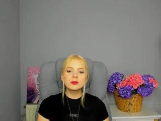 LaPulia live cam model at XLoveCam