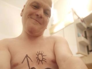 FKKDANIEL-hot live cam model at XLoveCam
