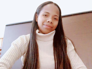 TaniahO live cam model at XLoveCam