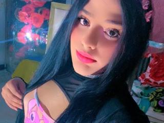 SexyHottLatinaX live cam model at XLoveCam
