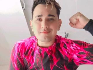 FlexPein live cam model at XLoveCam