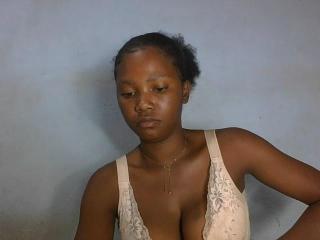 MaviTrikiNot live cam model at XLoveCam