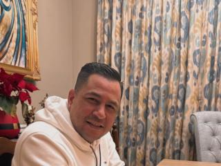 Yeiold live cam model at XLoveCam