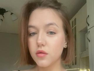 CamilaChristine live cam model at XLoveCam
