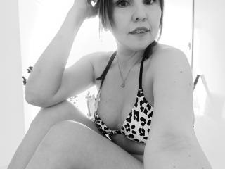 AdelaShery Webcam Porno Live - Photo 17/21