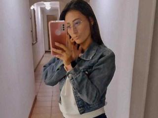 SharisWillian Blowjob XXX Cams - Photo 9/21