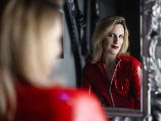 NoraNoxx-hot live cam model at XLoveCam