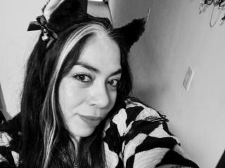 EvaLunaLatina live cam model at XLoveCam