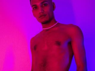 AlejoMorgan live cam model at XLoveCam