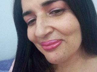 IsabellaLeyton live cam model at XLoveCam