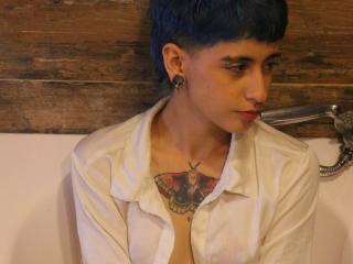 EthanLennox live cam model at XLoveCam