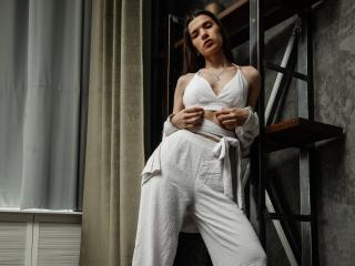 LinnieFlower live cam model at XLoveCam