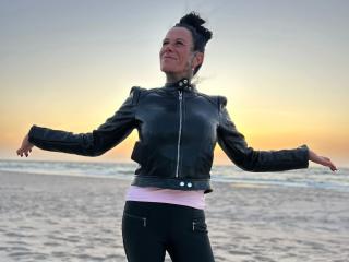 LucyLove-hot live cam model at XLoveCam