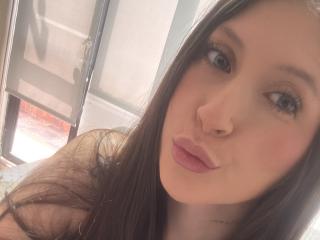 Emmyy live cam model at XLoveCam