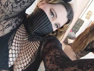 SalmaAzaman Blowjob XXX Cams - Photo 14/21