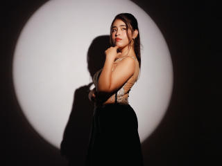 EmiliaSummer Image Gallery
