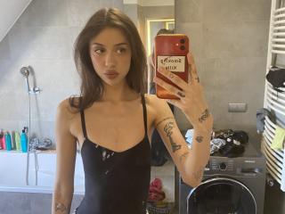 Watch RoxyGlam live on cam on XLoveCam
