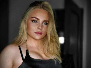 CherryDeluxe-hot live cam model at XLoveCam