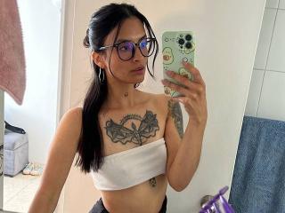 NiaWhite Pussy Video Webcam - Photo 5/21