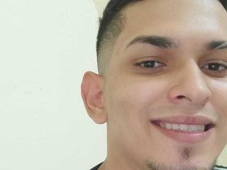 ErickStonee live cam model at XLoveCam
