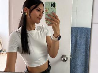 NiaWhite Pussy Video Webcam - Photo 2/21