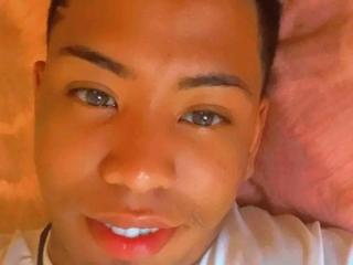 ZiziNine live cam model at XLoveCam