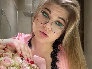 AmellyWhite Webcam Porno Live - Photo 12/21