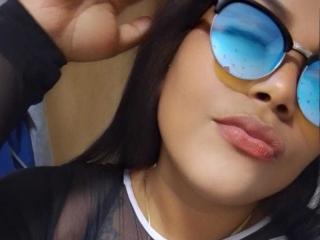MishelleLove live cam model at XLoveCam