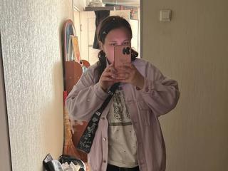 MadeleineKittie live cam model at XLoveCam