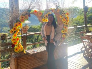 BrunaRuna live cam model at XLoveCam