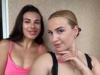 GlossyTwins live cam model at XLoveCam