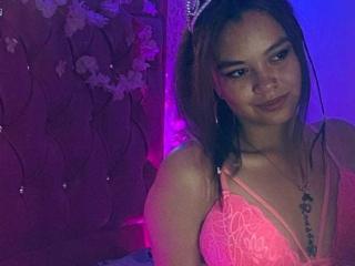 SamyCherry69 live cam model at XLoveCam
