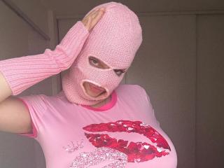 ZoeyPinkK live cam model at XLoveCam
