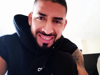 AlexSexyGamer live cam model at XLoveCam
