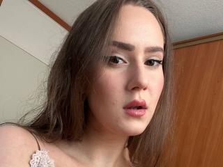 LucyRosen live cam model at XLoveCam
