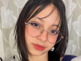 MikuMiau live cam model at XLoveCam