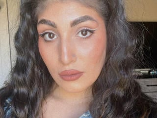 HoneyMoonX live cam model at XLoveCam