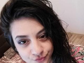AnneMarieJones live cam model at XLoveCam