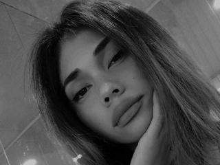 LaurennSimmons live cam model at XLoveCam