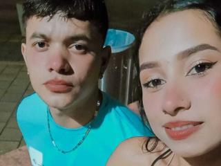 CrisandMery live cam model at XLoveCam