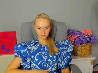 FoxyRox live cam model at XLoveCam