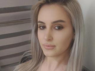 ElyAnna69 live cam model at XLoveCam
