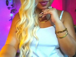 LuzDelFuego live cam model at XLoveCam