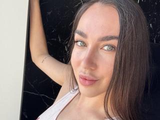 AraiaSheri Webcam Porno Live - Photo 8/21