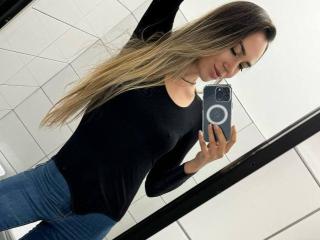 AraiaSheri Webcam Porno Live - Photo 6/21