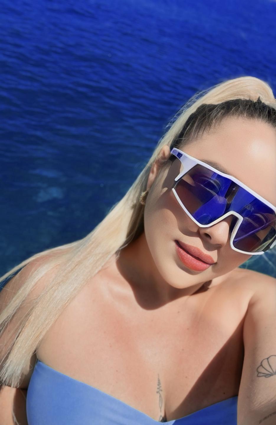 webcam model MiaBlondeHot from XloveCam webcam model MiaBlondeHot from XloveCam