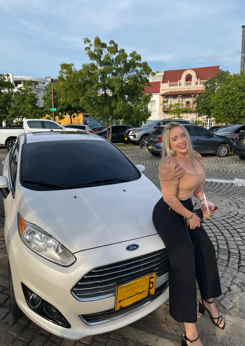 webcam model MiaBlondeHot from XloveCam webcam model MiaBlondeHot from XloveCam