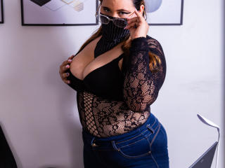 SalmaAzaman Blowjob XXX Cams - Photo 6/21